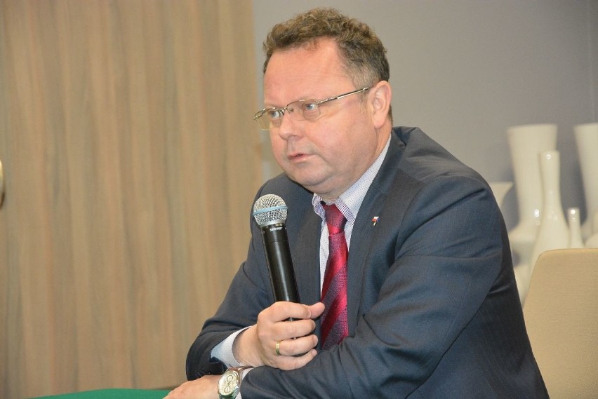 Andrzej Szejna w Staszowie. Kandydat do europarlamentu o wyższych pensjach i ściganiu pedofilii (ZDJĘCIA)
