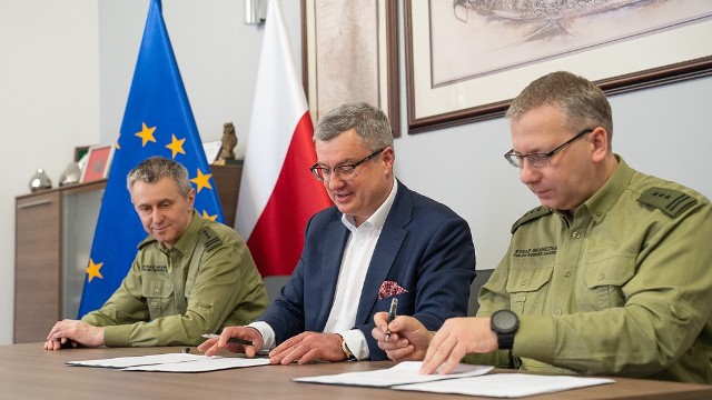W piątek Straż Graniczna podpisała umowę na budowę bariery elektronicznej na granicy polsko-rosyjskiej
