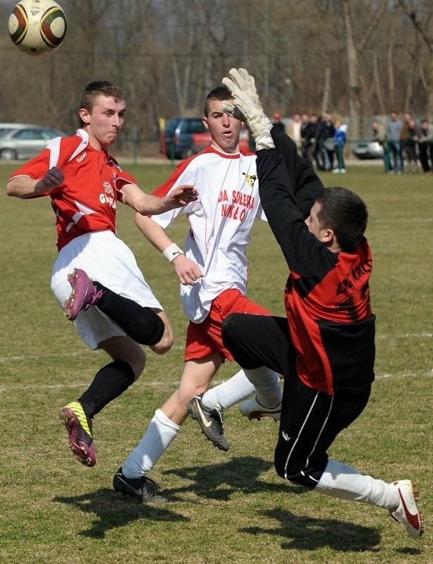 Korona Olszany - LKS NakłoW meczu 14. kolejki klasy B Przemyśl, Korona Olszany zremisowała u siebie z LKS Nakło 2-2.