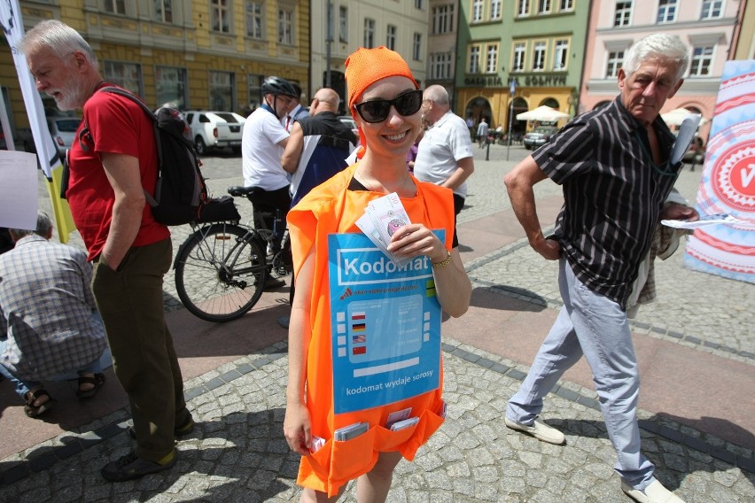 27 lat wolności? Manifestacja KOD we Wrocławiu (ZDJĘCIA)