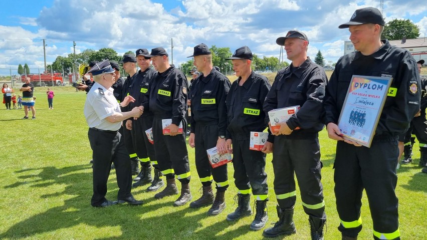 Zawody druhów z OSP. O puchar rywalizowały jednostki z gm. Parzęczew i gm. Ozorków. ZDJĘCIA