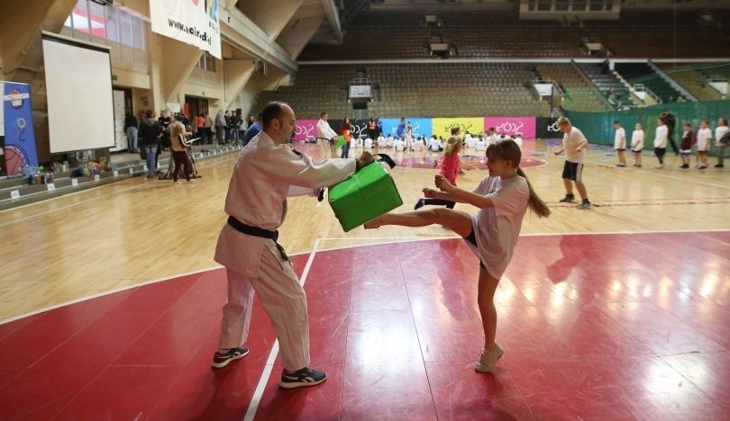 Targi w Łodzi. Dziś rozpoczęły się XXI Łódzkie Targi Edukacyjne. W hali Expo przy al. Politechniki 4 swoją ofertę przedstawia 110 szkół