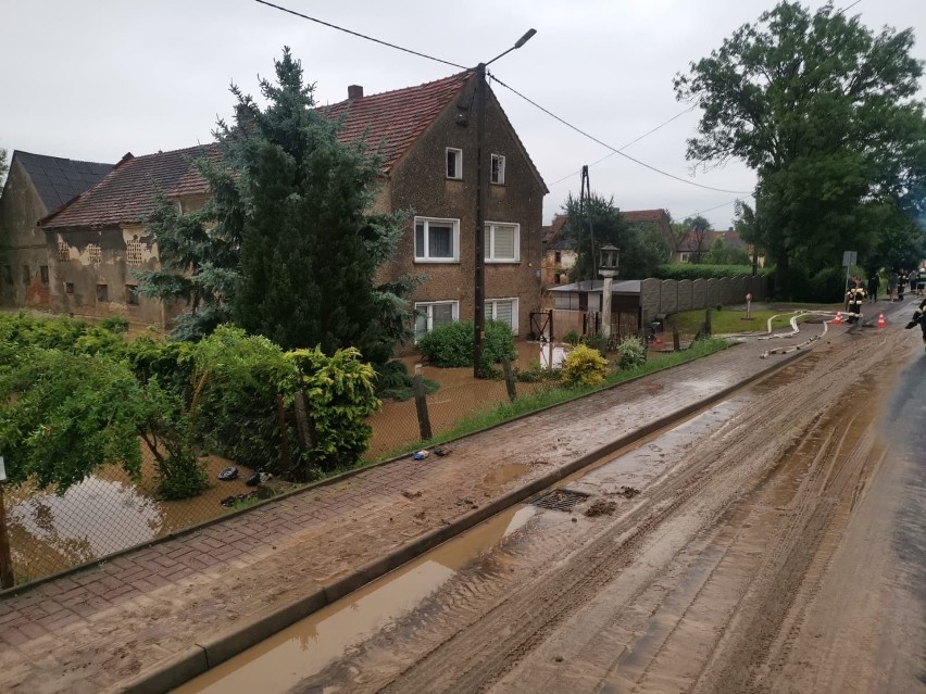 Podtopienia w Regulicach koło Nysy.