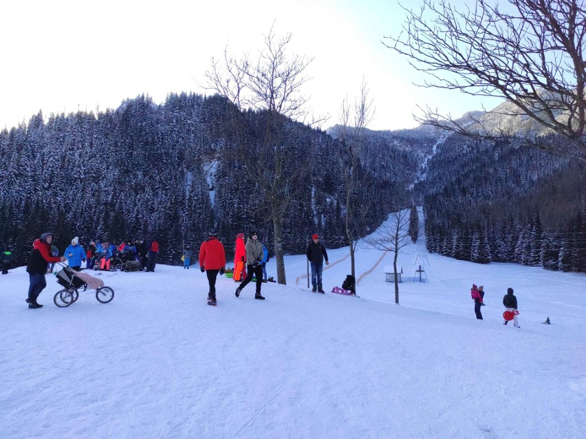 Tatry. Kalatówki w zimowej aurze. Słońce, śnieg i sporo... saneczkarzy