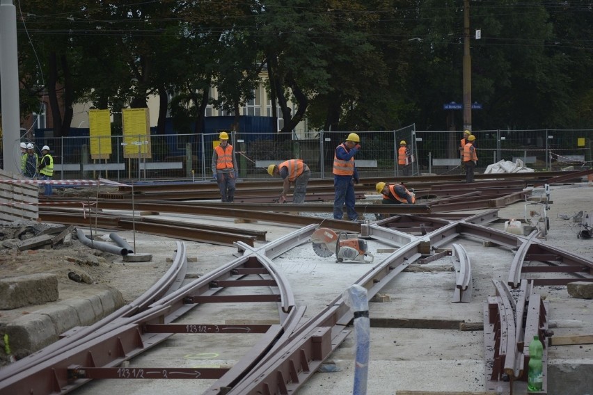 Na Dyrekcyjnej robotnicy budzą ludzi młotami w środku nocy