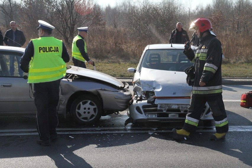 Wrocław: Wypadek na Maślicach. Dwie kobiety zostały ranne (ZDJĘCIA)