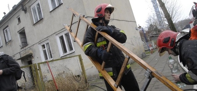 Strażacy na miejscu zdarzenia.