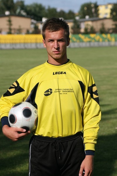 Łukasz Ćwiczak, który zdobył nagrodę kibiców tarnobrzeskiej Siarki za najlepszego gracza tej drużyny w rundzie jesiennej, zostaje w Siarce.