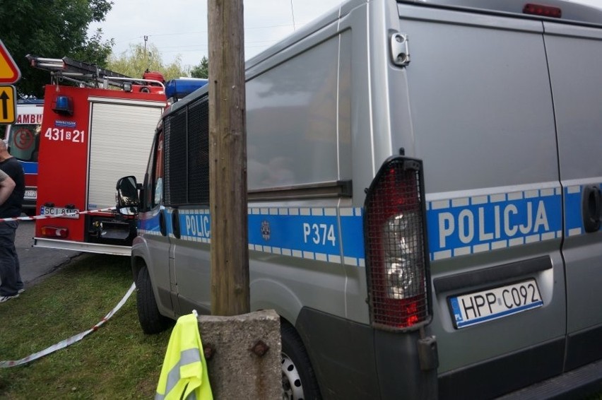Ciało 62-letniej kobiety znaleziono w szambie w Kończycach. Zatrzymano jedną osobę [WIDEO]