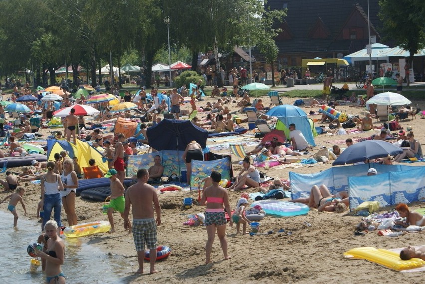 W sobotę nie brakowało chętnych do plażowania nad Pogorią...