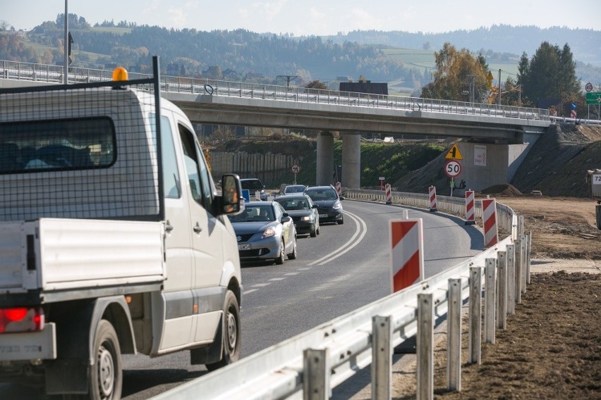 Budowa zakopianki. Kierowcy już jadą po fragmencie nowej trasy [ZDJĘCIA]