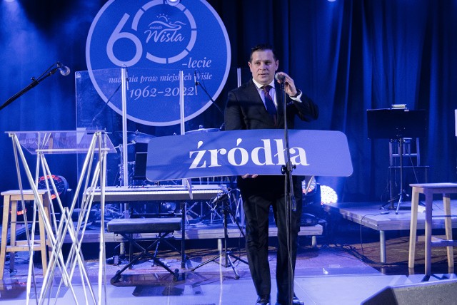 Burmistrz Tomasz Bujok podczas koncertu noworocznego inaugurującego obchody 60-lecia nadania Wiśle praw miejskich