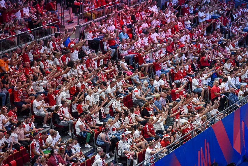 Fani siatkówki na meczu Polska - Holandia w Lidze Narodów...