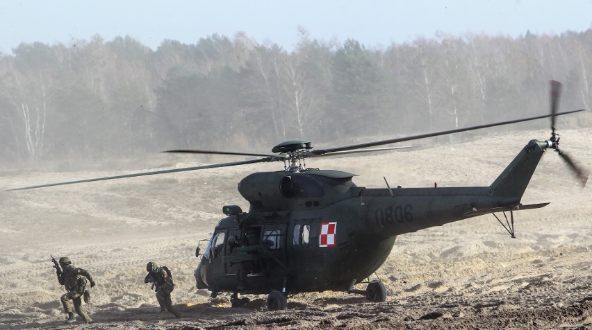 Premier Mateusz Morawiecki i Premier Słowacji Eduard Heger na ćwiczeniach wojskowych Puma 22 w Nowej Dębie [ZDJĘCIA]