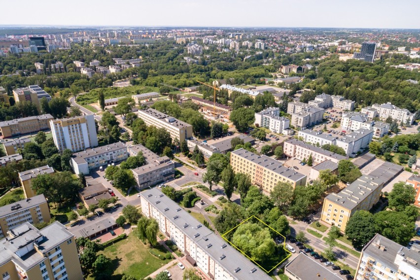 Wojsko sprzedaje skwer przy ul. Spadochroniarzy. Szukają najemcy, który da 2 mln zł 