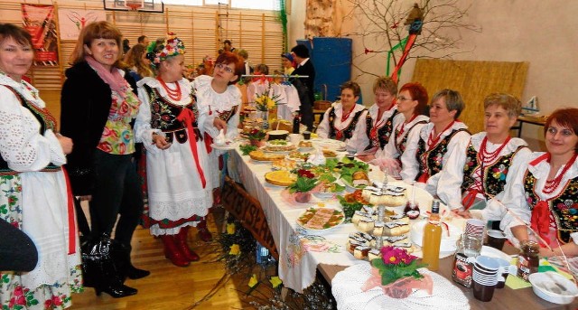 Koła gospodyń wiejskich z gminy Skała promowały się, serwując lokalne potrawy