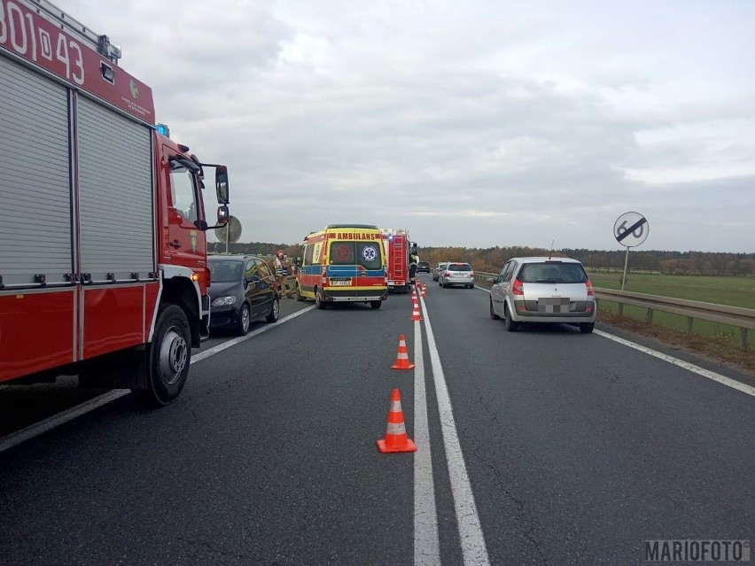 Wypadek na obwodnicy Opola. Zderzyły się trzy pojazdy, jedna osoba została ranna