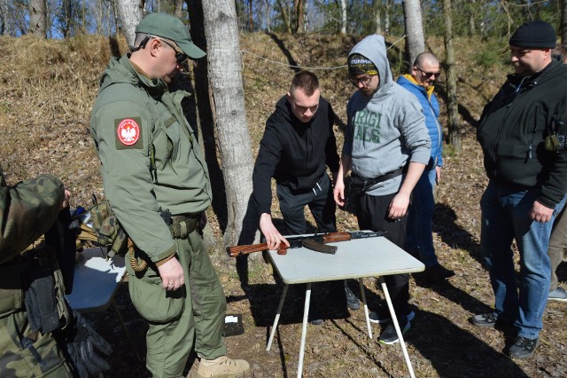 Kurs strzelania w Tomaszowie. Można się było sporo dowiedzieć o broni