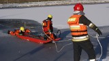 Strażacy ze Sławna przeprowadzili pokaz ratownictwa na lodzie [ZDJĘCIA]