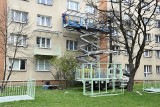 Doczepiane balkony przebojem blokowisk z czasów PRL. Chce je mieć coraz więcej lokatorów