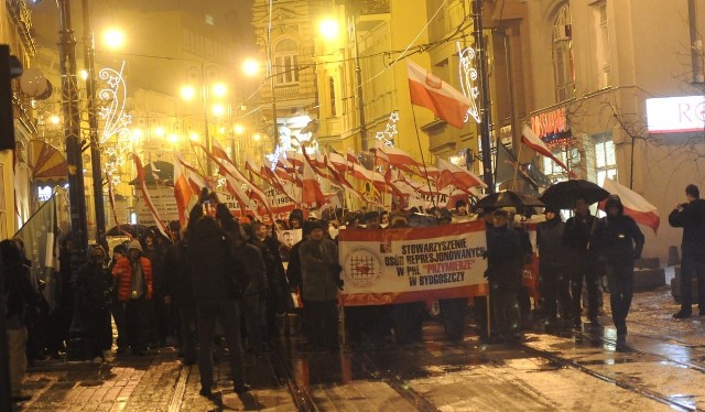 Manifestacja rozpoczęła się na Placu Wolności, potem manifestanci przeszli ulicą Gdańską.