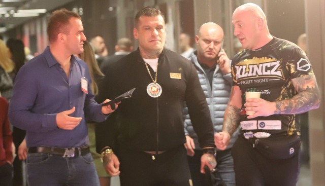 Na gali Klincz Fight Night II w Centrum Kongresowym Targów Kielce było wiele znanych osób. Między innymi Paweł „Popek” Mikołajuw