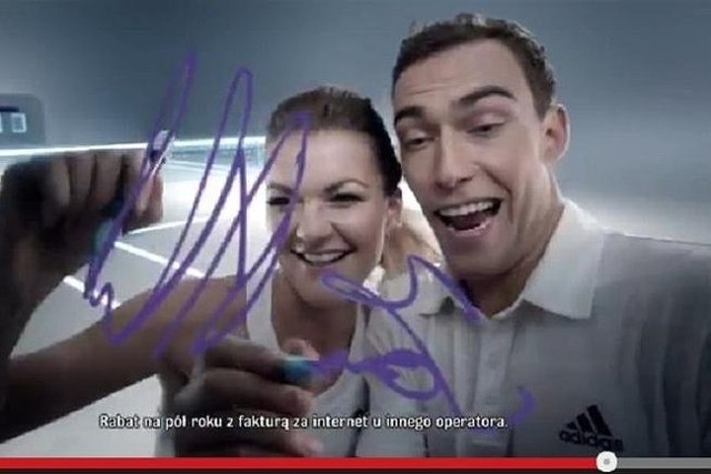 Agnieszka Radwańska i Jerzy Janowicz w reklamie sieci Play (fot. screen YouTube)