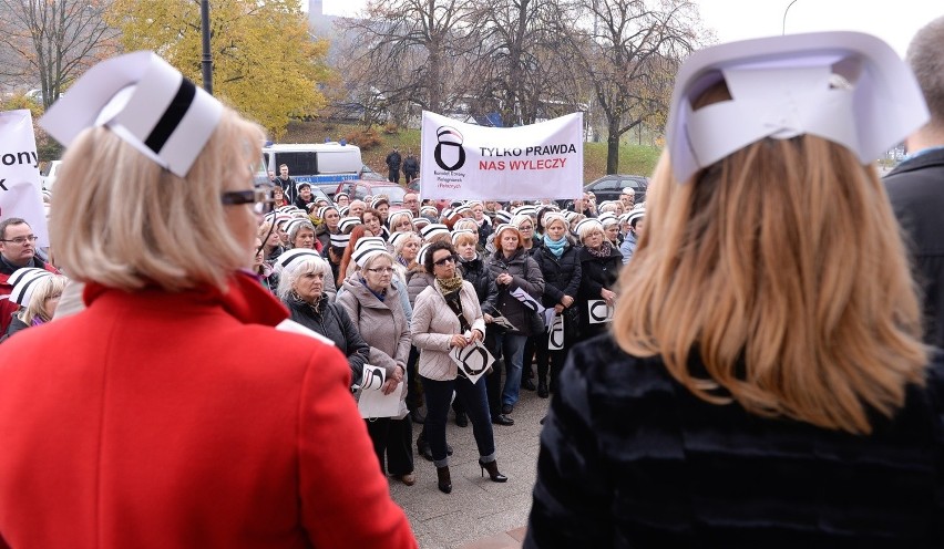 Ile zarabiają pielęgniarki w szpitalach i przychodniach?...