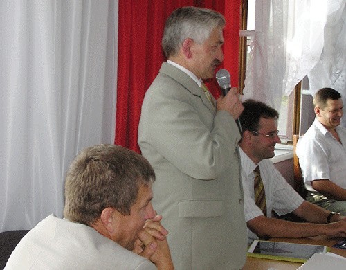 Stanisław Bębenek podczas spotkania, na którym świętował umieszczenie w tym roku gminy Brok w prestiżowym rankingu "Rzeczpospolitej&#8221;