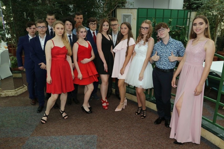 54 uczniów  Gimnazjum numer 3 w Kielcach bawiło się w...