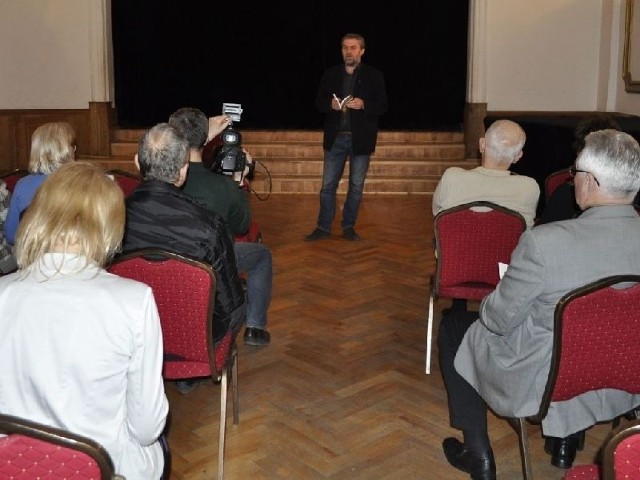 Tadeusz Zych, dyrektor Muzeum Historycznego Miasta Tarnobrzega podczas promocji czterdziestego numeru "Tarnobrzeskich Zeszytów Historycznych&#8221;.