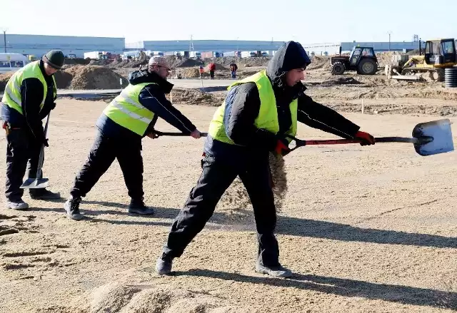 W Chlastawie trwają prace ziemne przy budowie nowego terminalu Swedwoodu, na którym zaparkuje 160 tirów(fot. Mariusz Kapała)