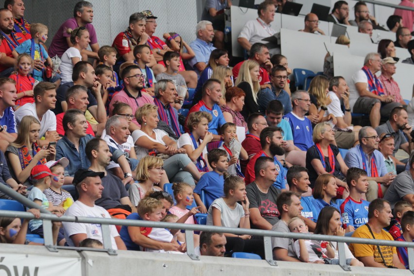 Piast Gliwice – Zagłębie Lubin 2:1. Przy Okrzei nadal kibicują bez „młyna” ZDJĘCIA KIBICÓW