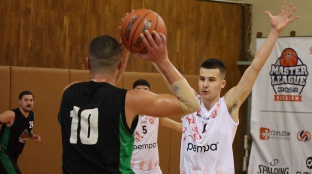 Młodzi koszykarze Pempy Resovii Rzeszów posmakowali pierwszego zwycięstwa w sezonie