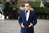 Premier Mateusz Morawiecki odwiedził Hutę Stalowa Wola S.A. Zapowiedział wsparcie finansowe rozwoju produkcji zbrojeniowej - zdjęcia, wideo