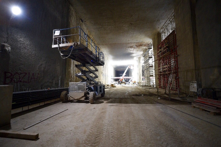 Dworzec Łódź Fabryczna. Prace przy budowie tunelu zbliżają się do końca [ZDJĘCIA]
