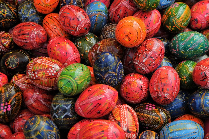 Targi Wielkanocne. Zaproszenie do stołu wielkanocnego w Rynku Głównym dla krakowian i turystów