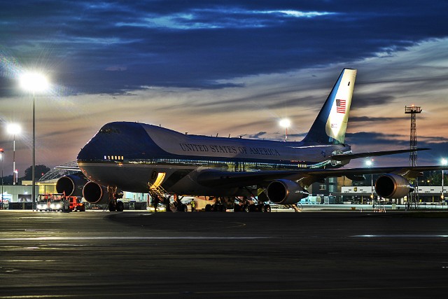 Donald Trump w Warszawie. Na lotnisko Chopina z prezydentem USA przylecą 23 samoloty. "To cały logistyczny spektakl"