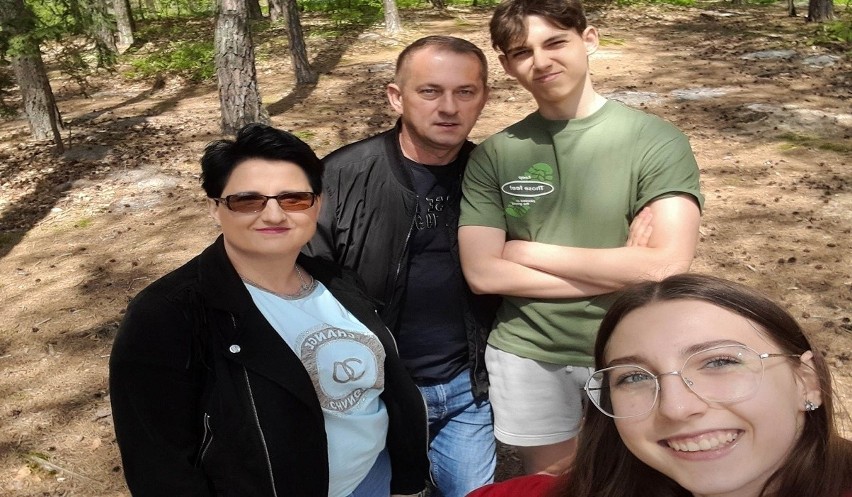 Magdalena Kosowicz z mężem Mariuszem i dziećmi. 16-letnim...