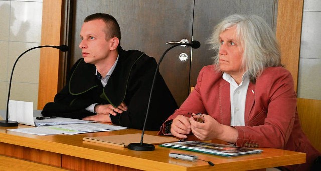 Zarówno mec. Paweł Zagajski (z lewej), jak i Sylwester Adamczyk wnioskowali wczoraj przed sądem o uniewinnienie. Sąd jednak uznał, że Sylwester Adamczyk jest winien i zasługuje na naganę