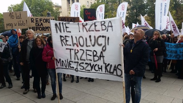 Reforma budzi emocje. Przeciw zmianom protestowało m.in. ZNP