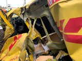 Wypadek na przejeździe kolejowym w Marzeninie pod Łaskiem. Samochód firmy kurierskiej zderzył się z pociągiem