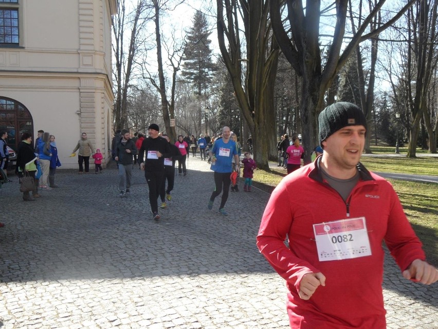 Bieg Polki dla Polki w Żywcu. Promowali profilaktykę badań i zbierali pieniądze [ZDJĘCIA+WIDEO] 