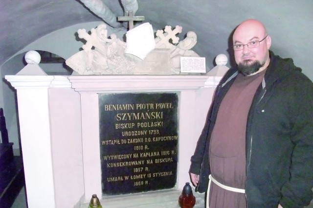 Ojciec Marcin Radomski zaprasza do zwiedzenia katakumb w Klasztorze oo. Kapucynów
