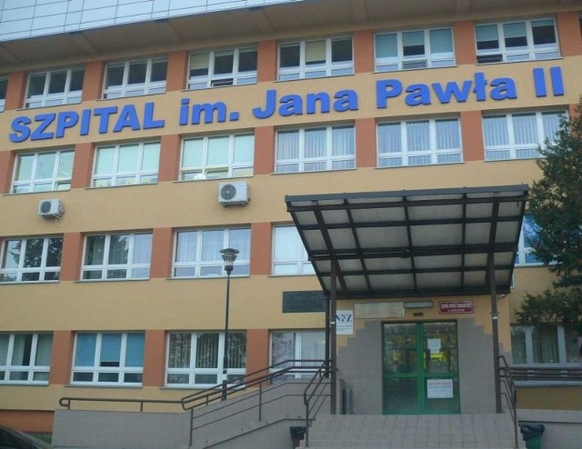 Włoszczowski szpital, któremu patronuje Jan Paweł II, czeka już 3 miesiące na nowego dyrektora i nadzieje na lepsze jutro.