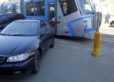 Zaparkował za blisko torowiska. Tramwaje jadące do centrum zablokowane