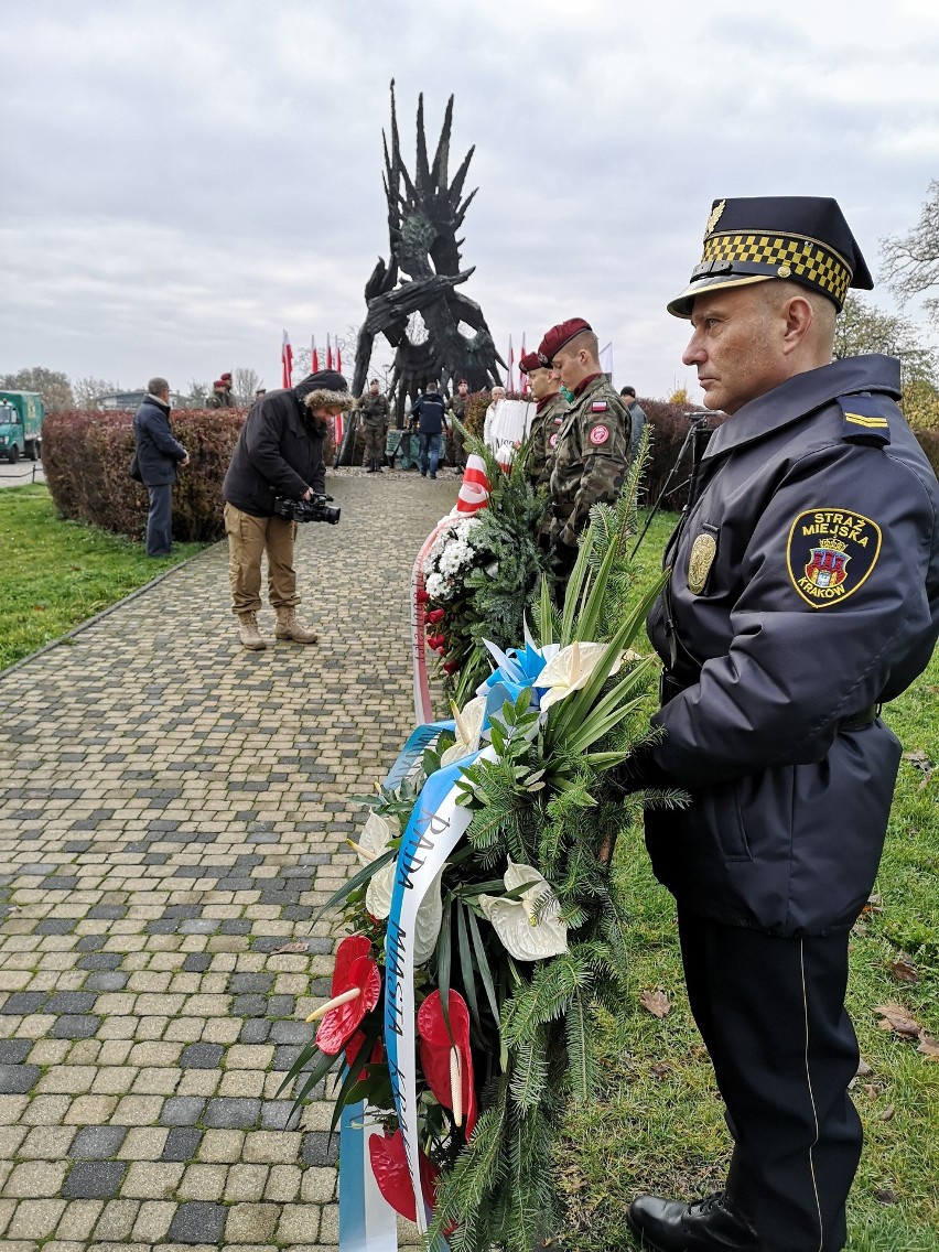 Kraków. Złożenie kwiatów przy Pomniku Żołnierzy Polski Walczącej [ZDJĘCIA]