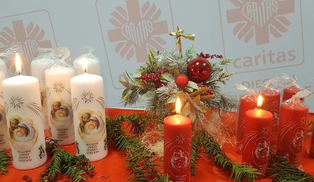 Wigilijne świece można kupić nie tylko w parafiach, ale są one także dostępne w siedzibie Caritas Diecezji Rzeszowskiej przy ul. Jana Styki 21 w Rzeszowie