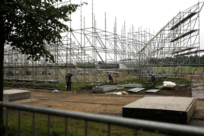 Planują umieszczenie krzyża z podziemną zakrystią na Błoniach [ZDJĘCIA]