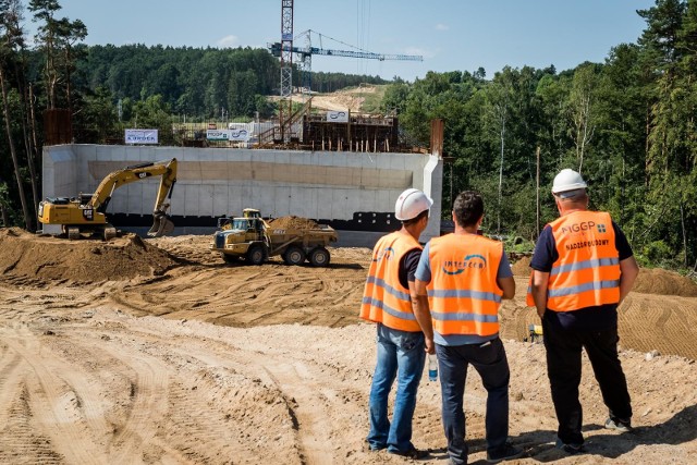 Wszyscy wiedzą, że szans na zakończenie w tym roku budowy kujawsko-pomorskiego fragmentu S5 już nie ma.